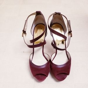 Like new 9.5 Michael by Michael Korse ankle strap suede heels